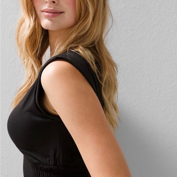 jersey dress size Small Adorable ruching at the sides of waist, slits by legs - Picture 6 of 7